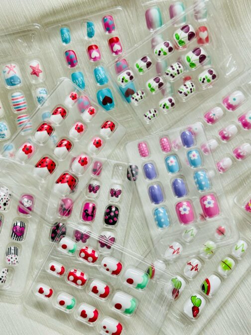 12pc Mini Girls Artificial Nails - Image 5